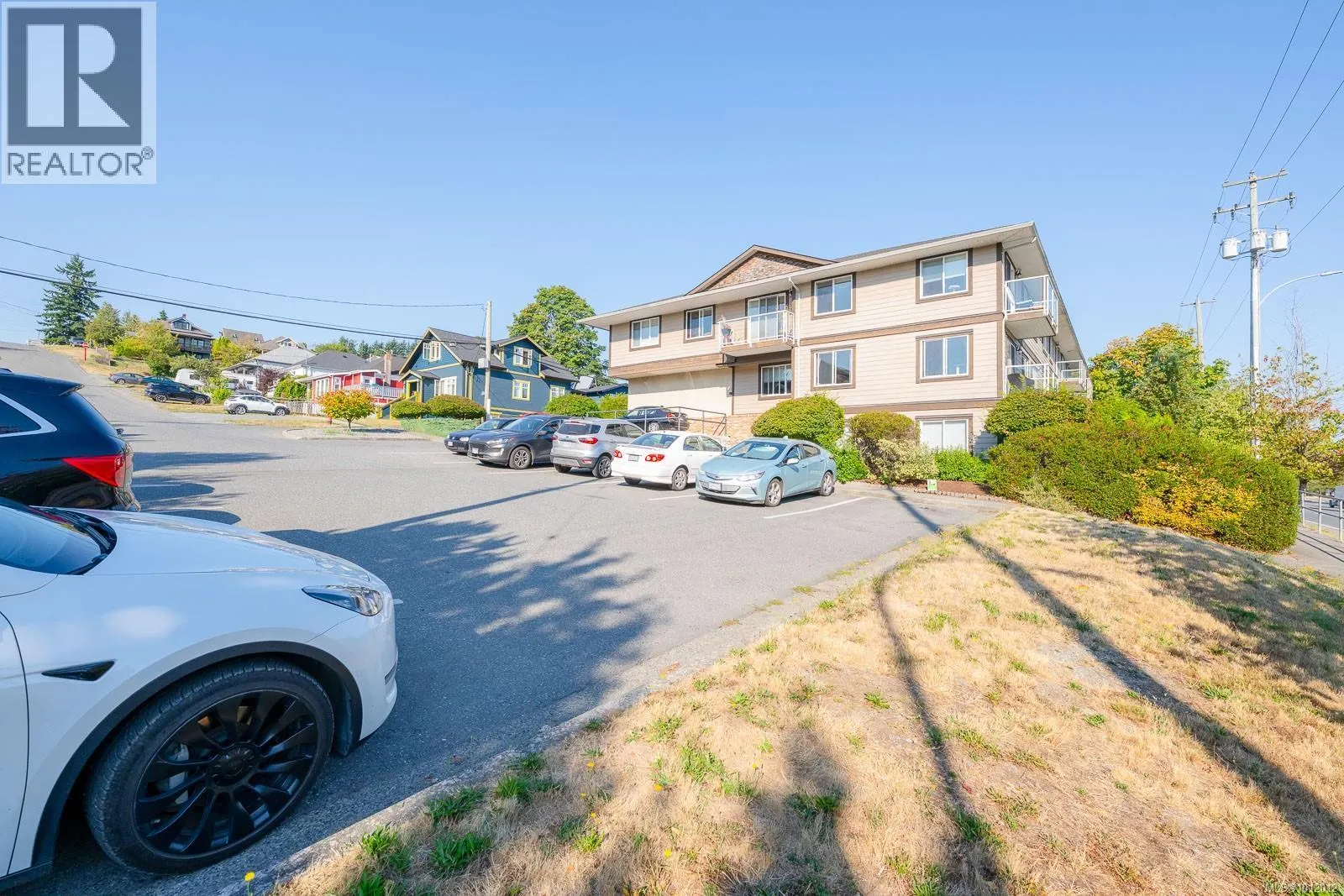 10 8 White St