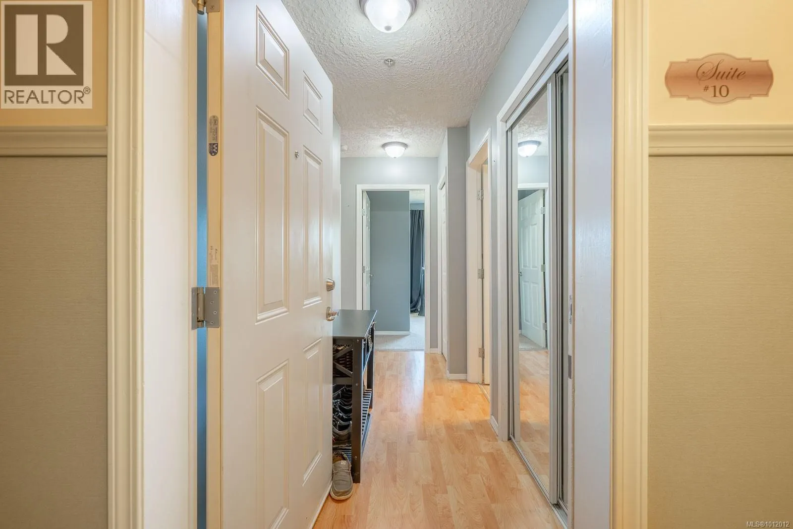 10 8 White St