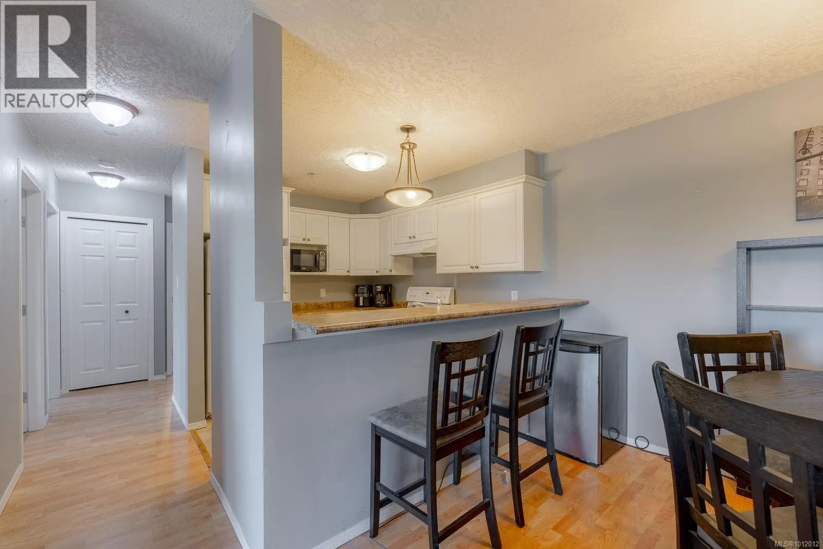 10 8 White St