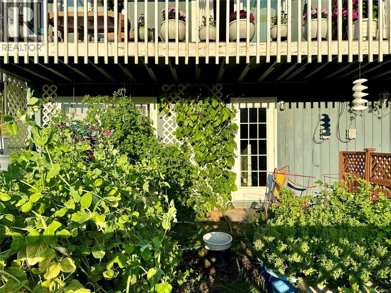 38 Clark Dr