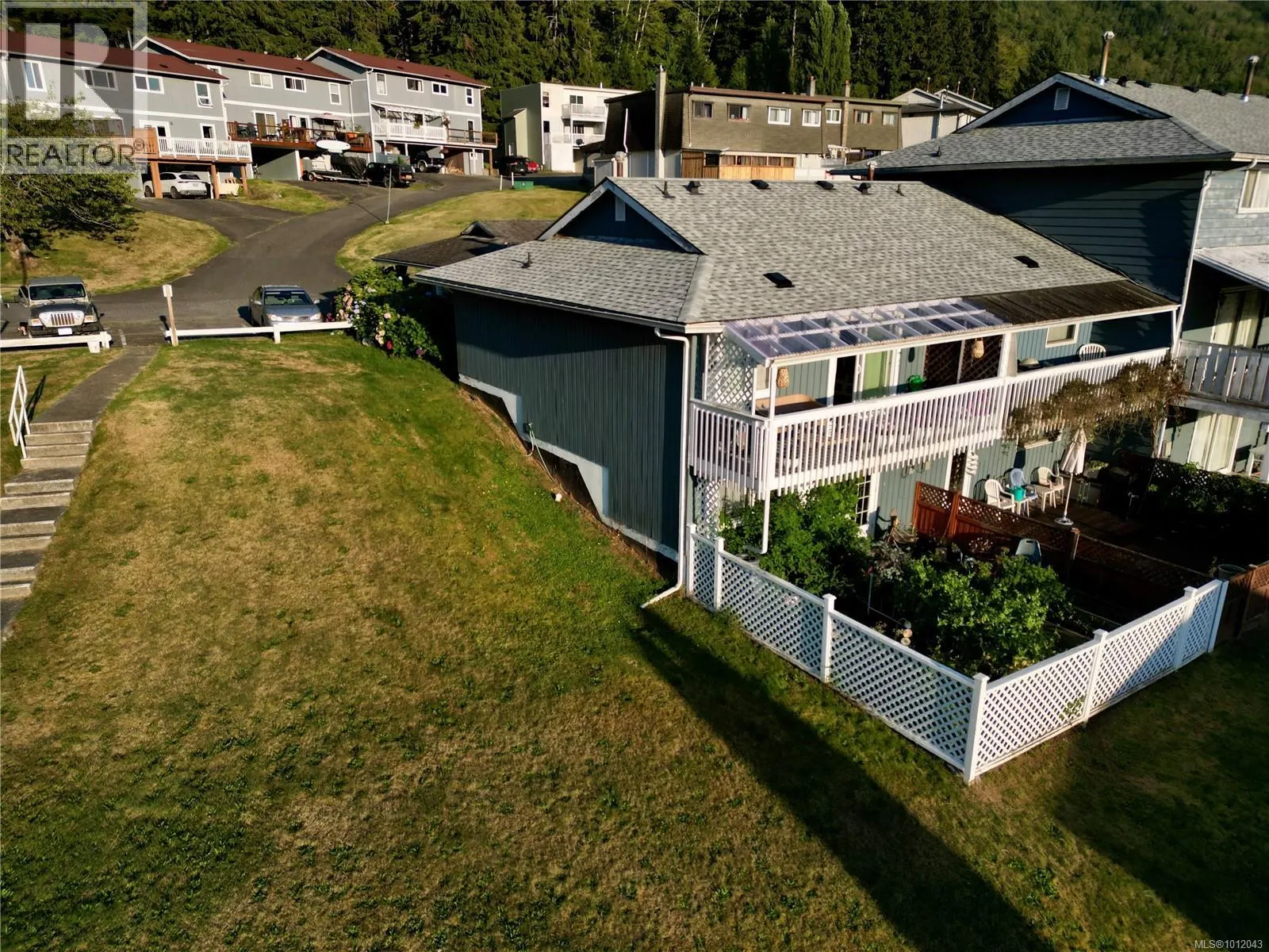 38 Clark Dr