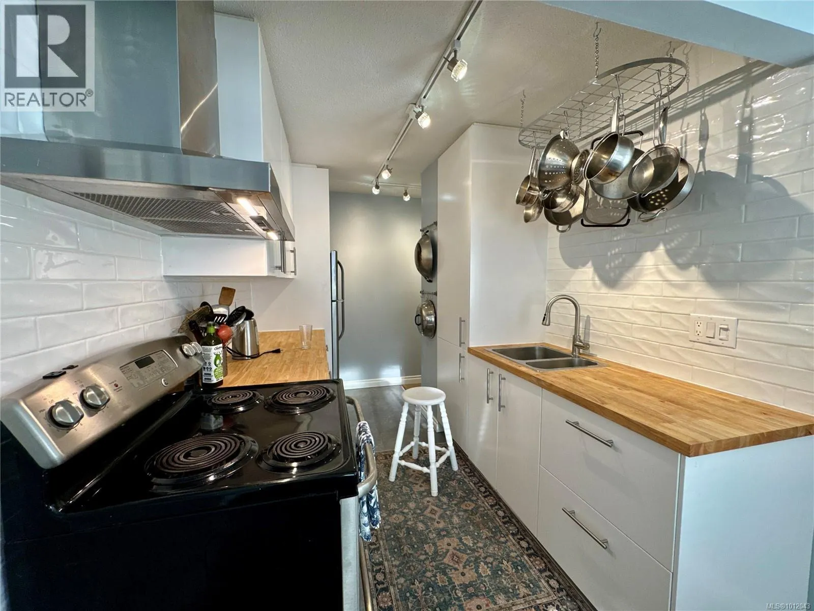 38 Clark Dr
