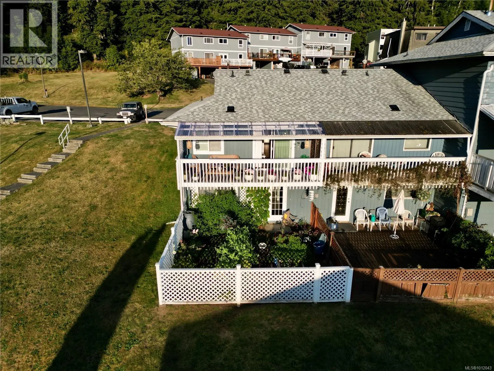 38 Clark Dr