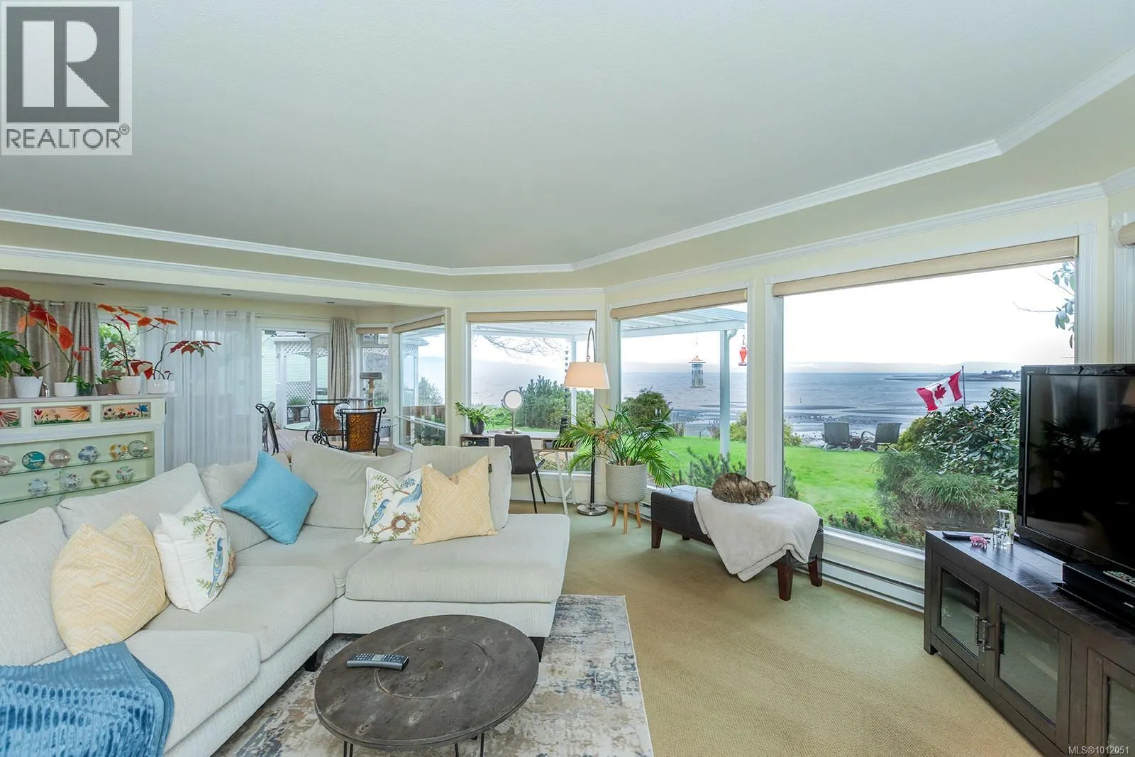 391 Bay Ave