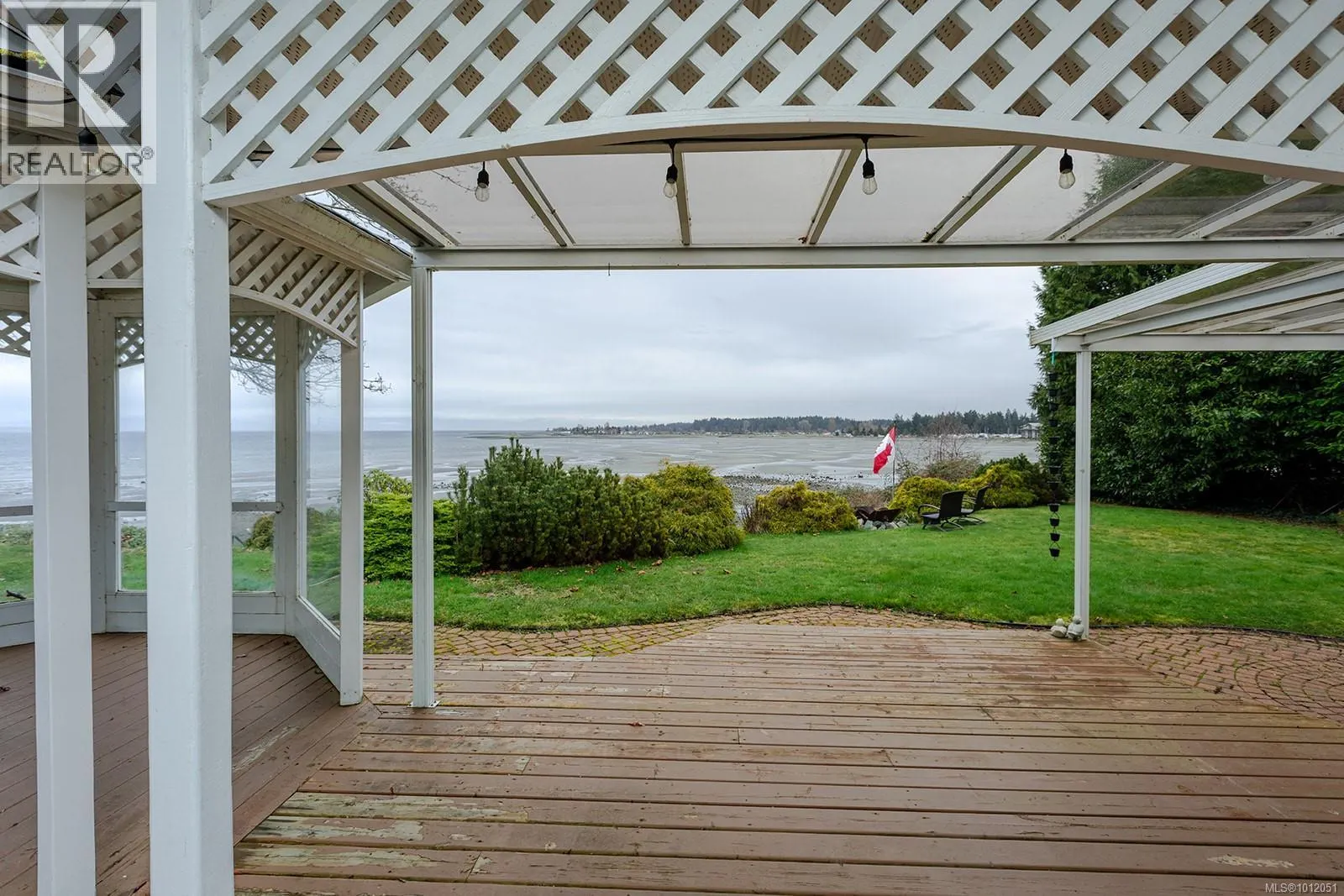 391 Bay Ave