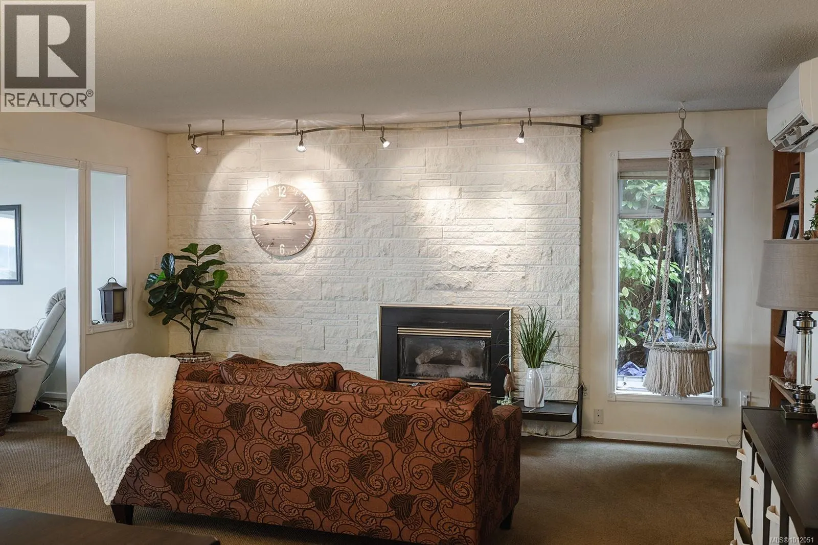 391 Bay Ave
