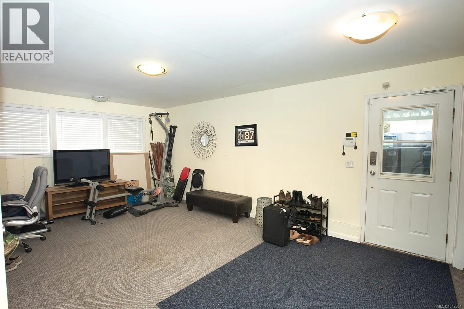 391 Bay Ave