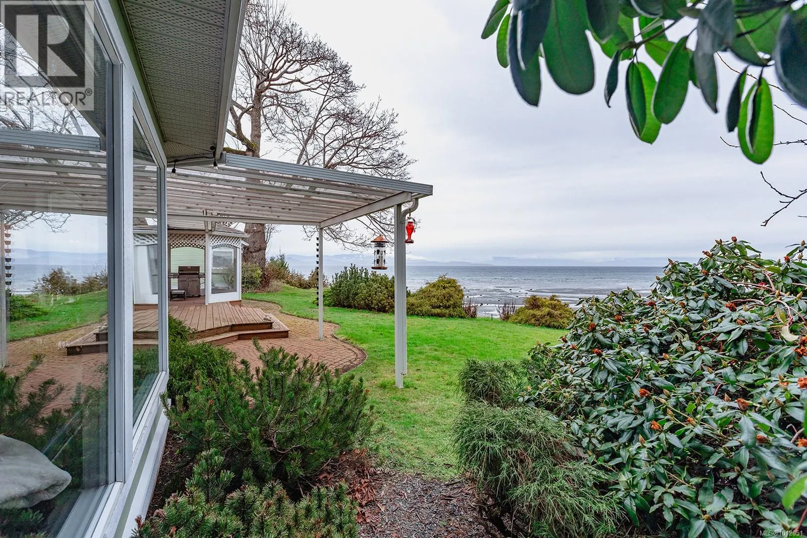 391 Bay Ave