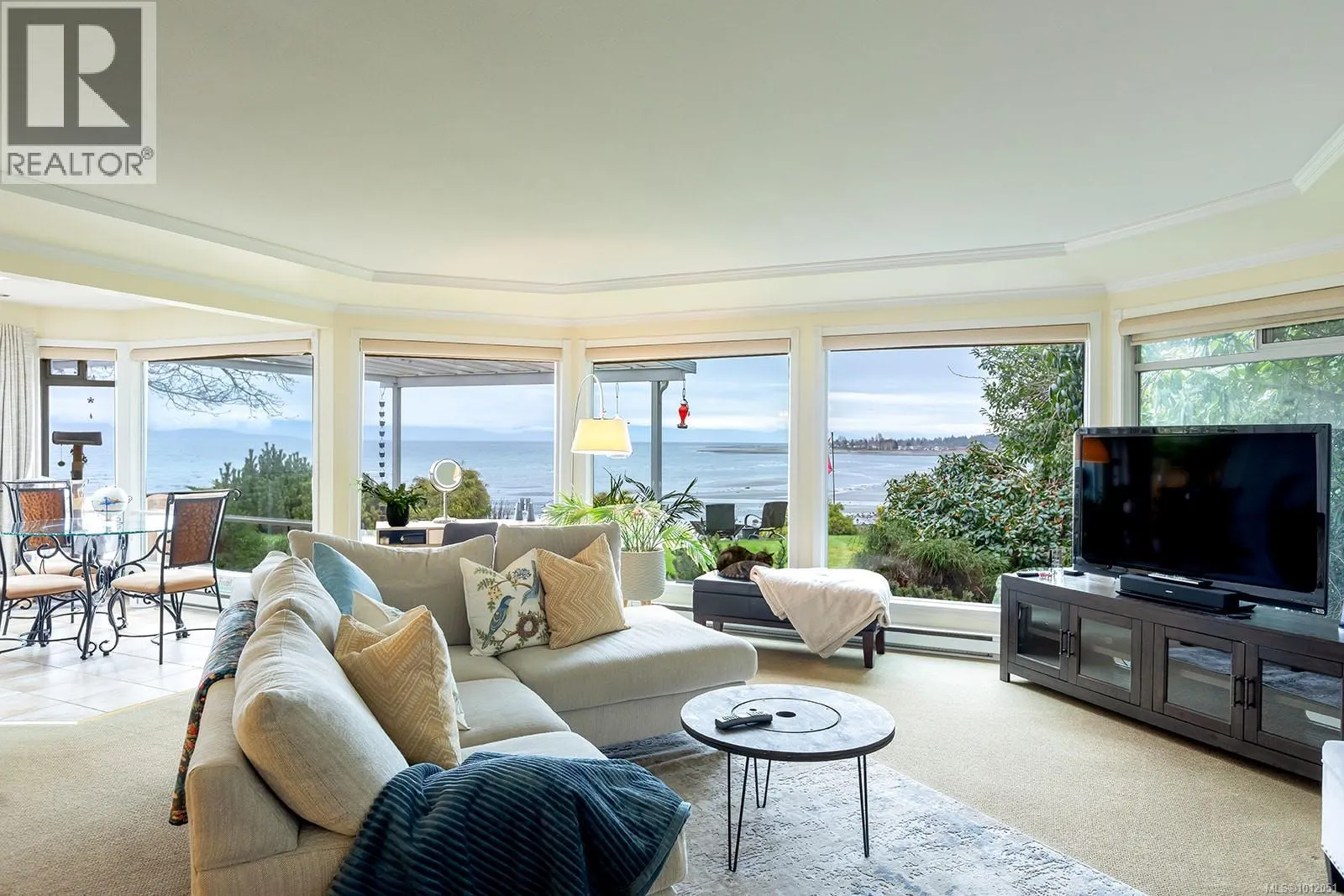 391 Bay Ave