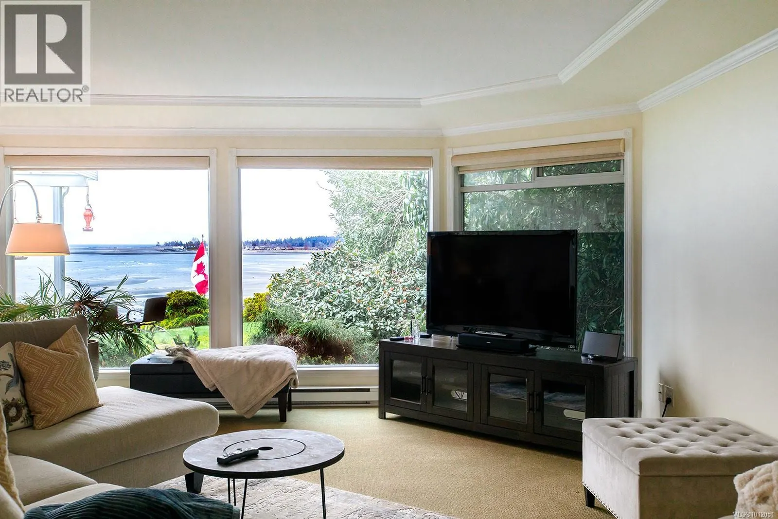 391 Bay Ave