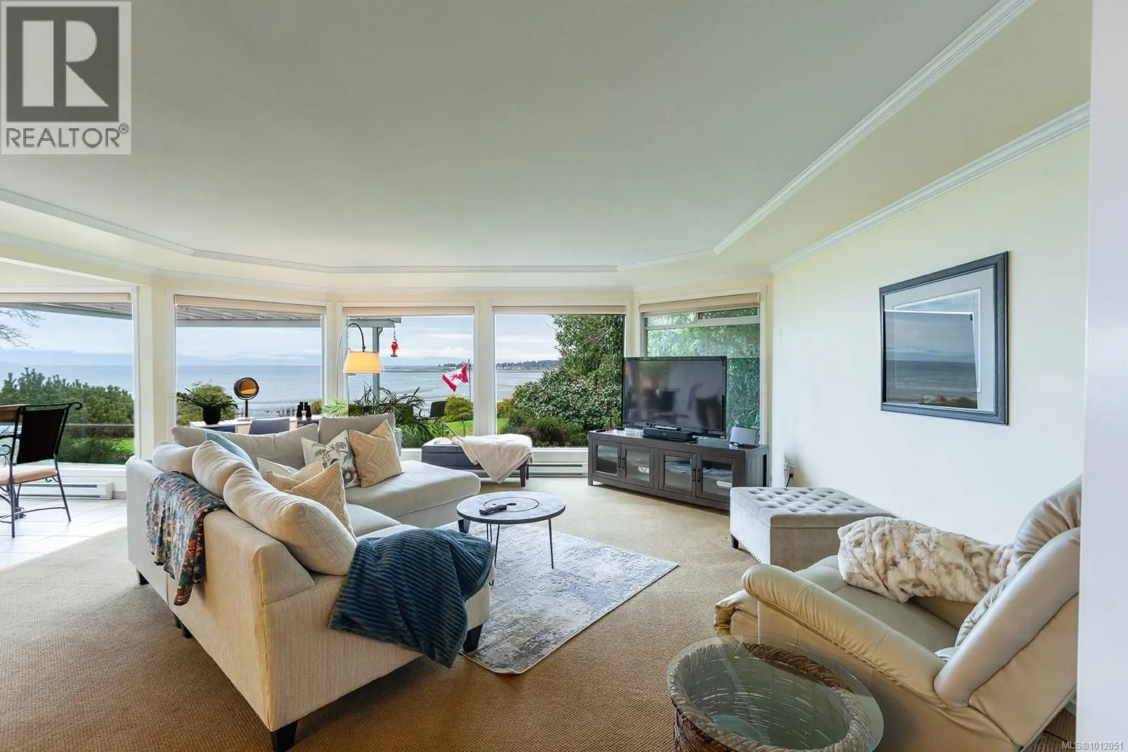 391 Bay Ave