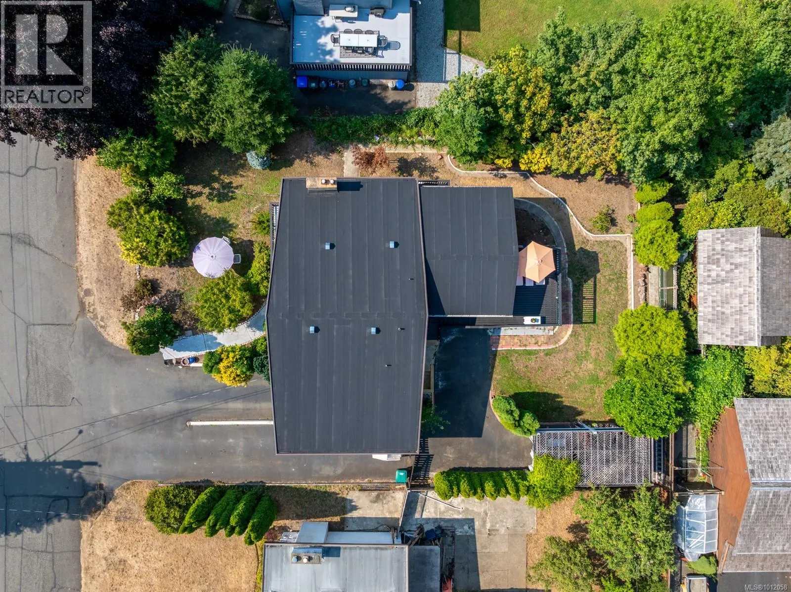 220 Urquhart Ave