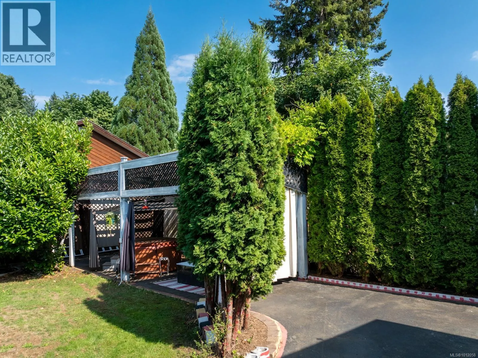 220 Urquhart Ave