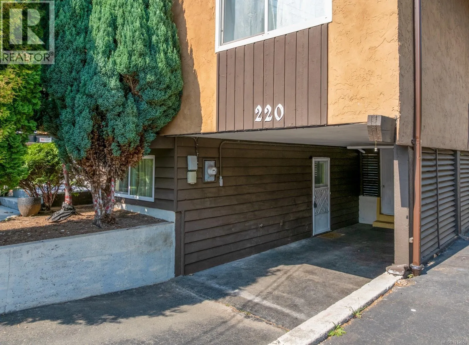 220 Urquhart Ave