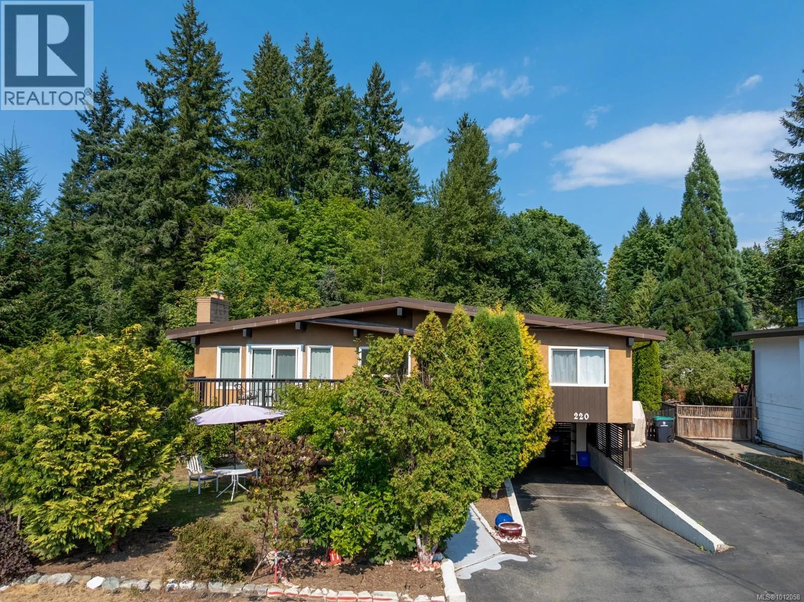 220 Urquhart Ave