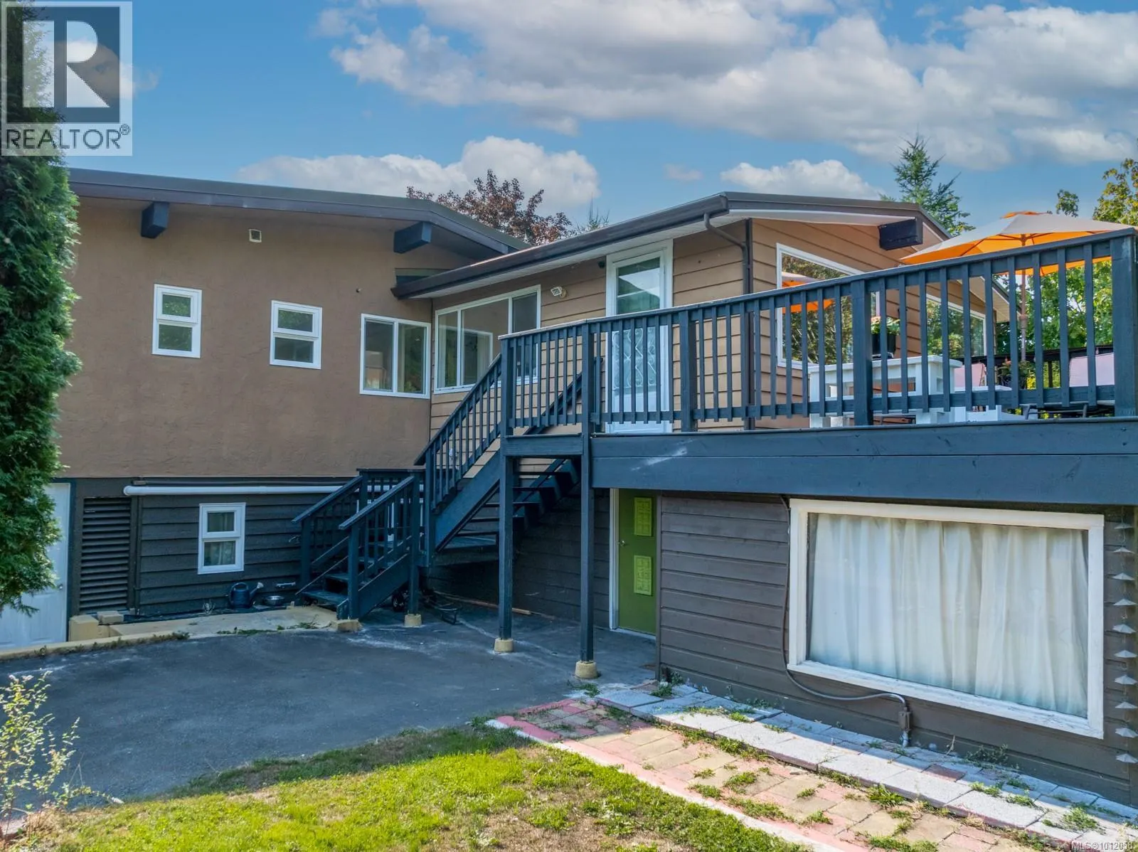220 Urquhart Ave