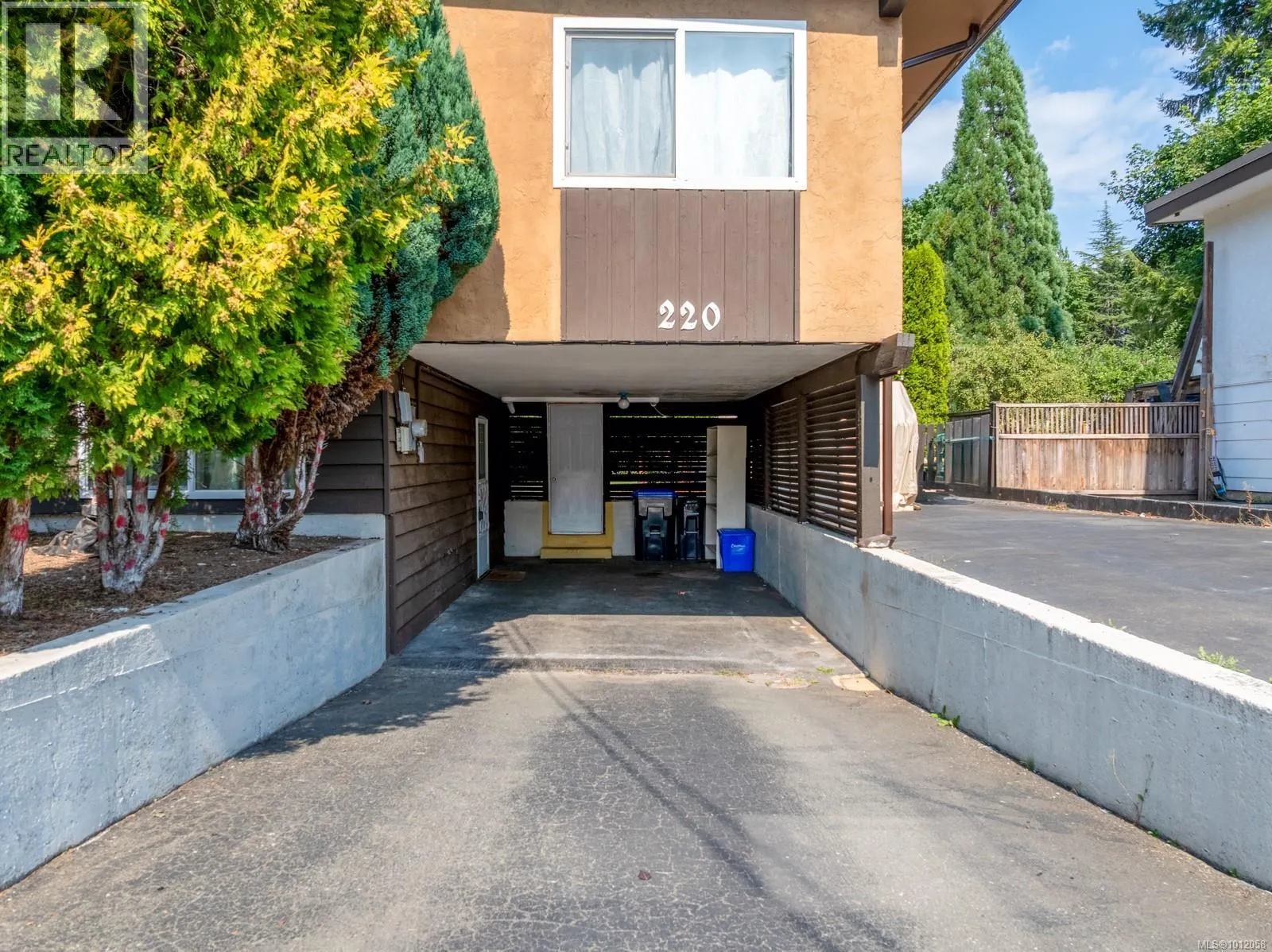 220 Urquhart Ave