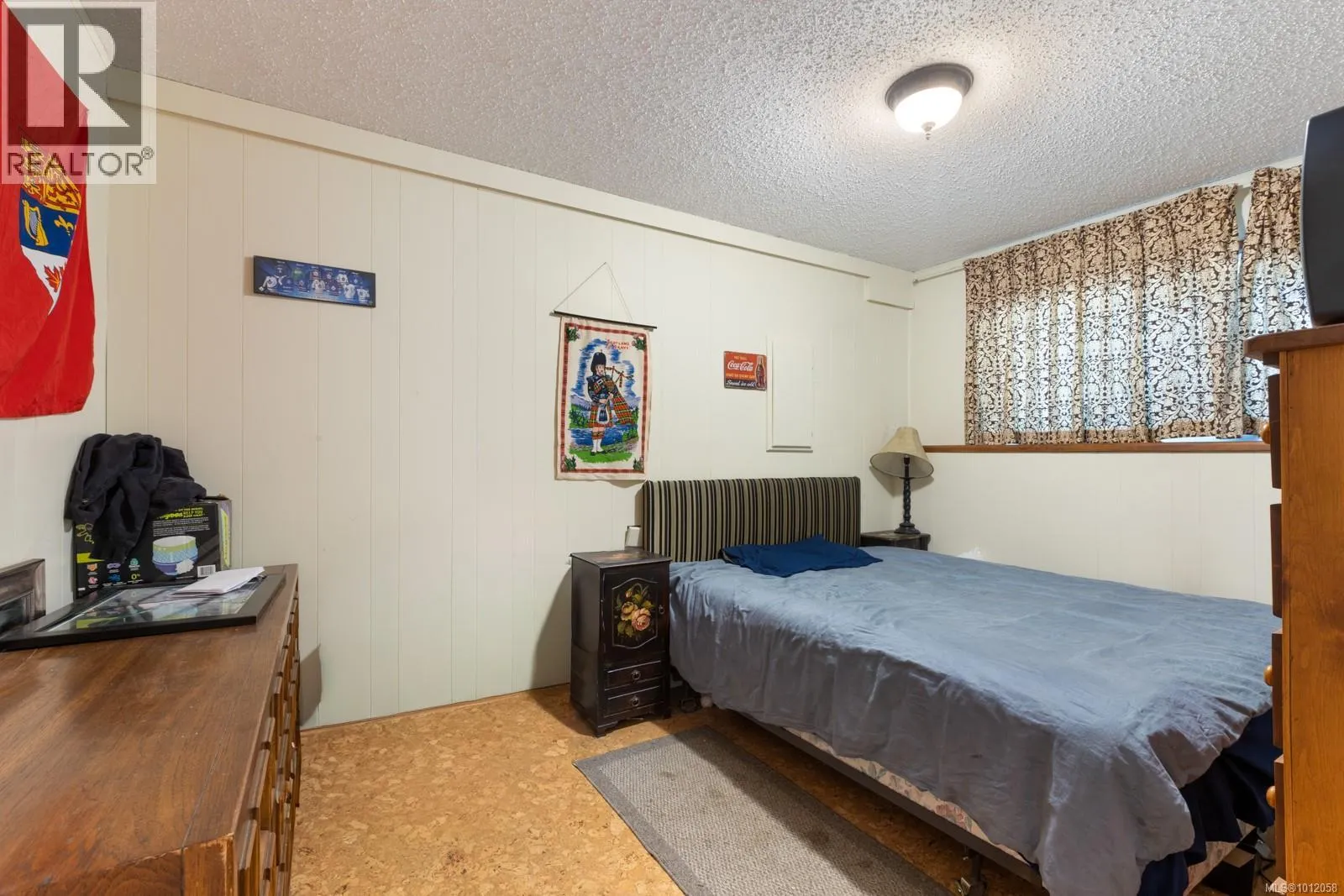 220 Urquhart Ave