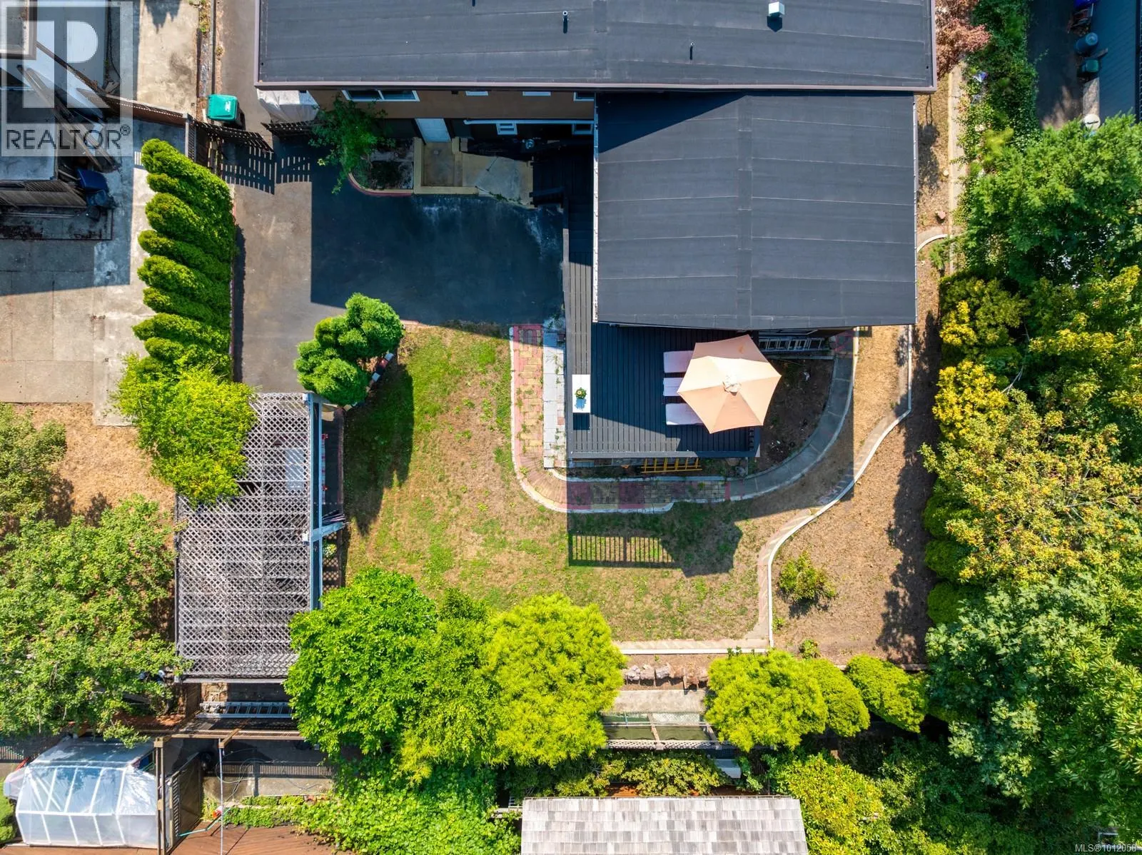 220 Urquhart Ave