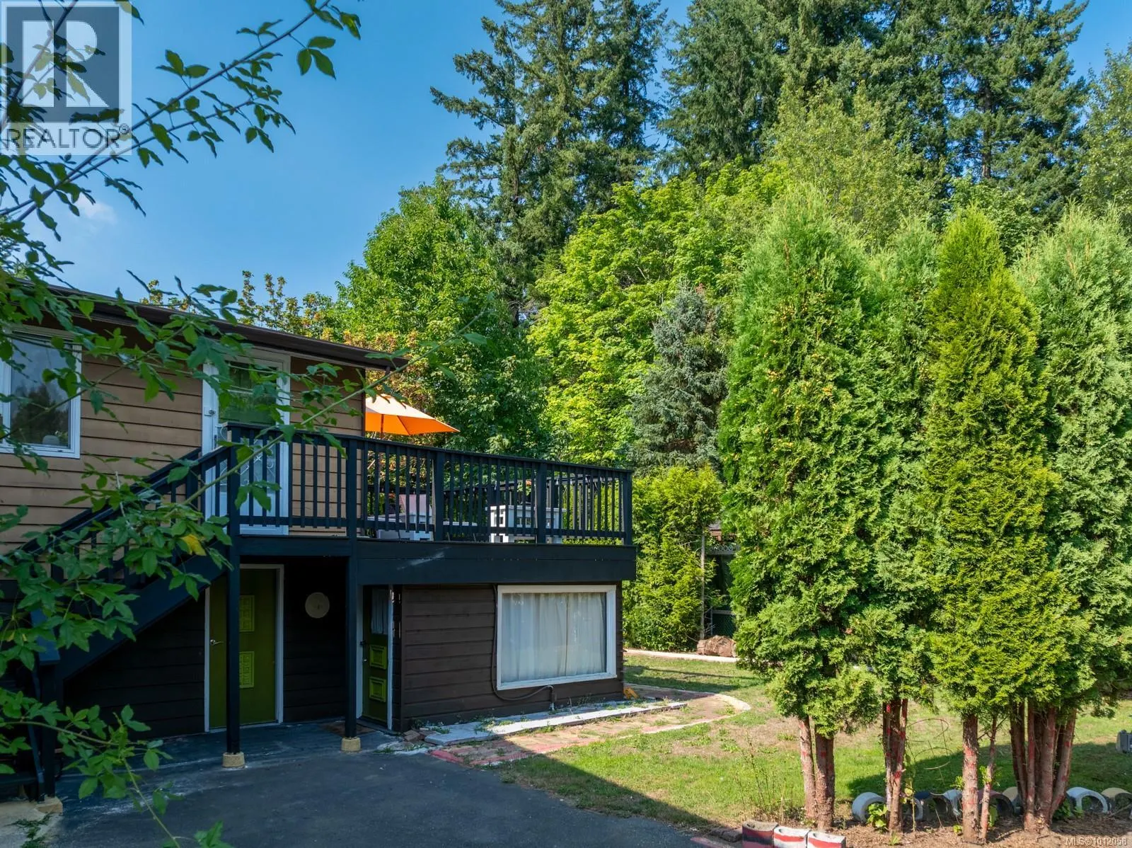 220 Urquhart Ave