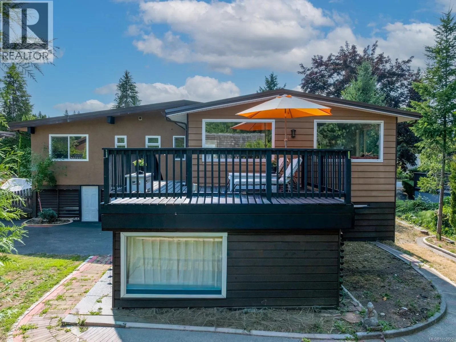 220 Urquhart Ave