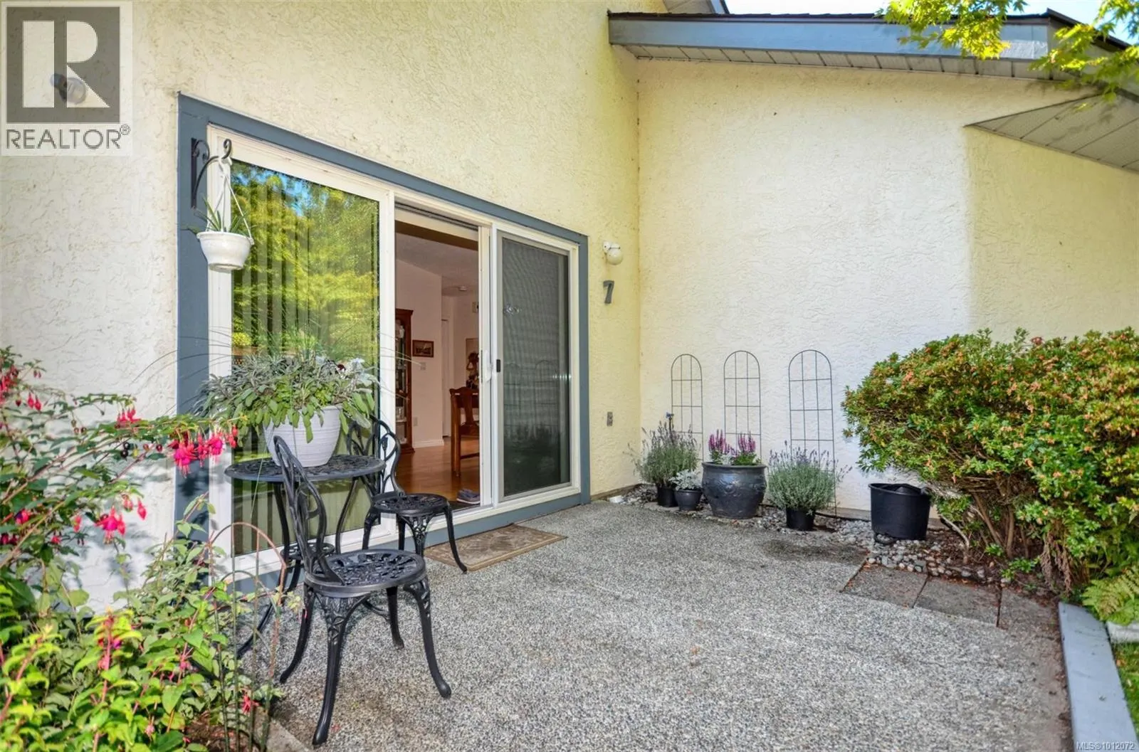 7 5156 Cordova Bay Rd
