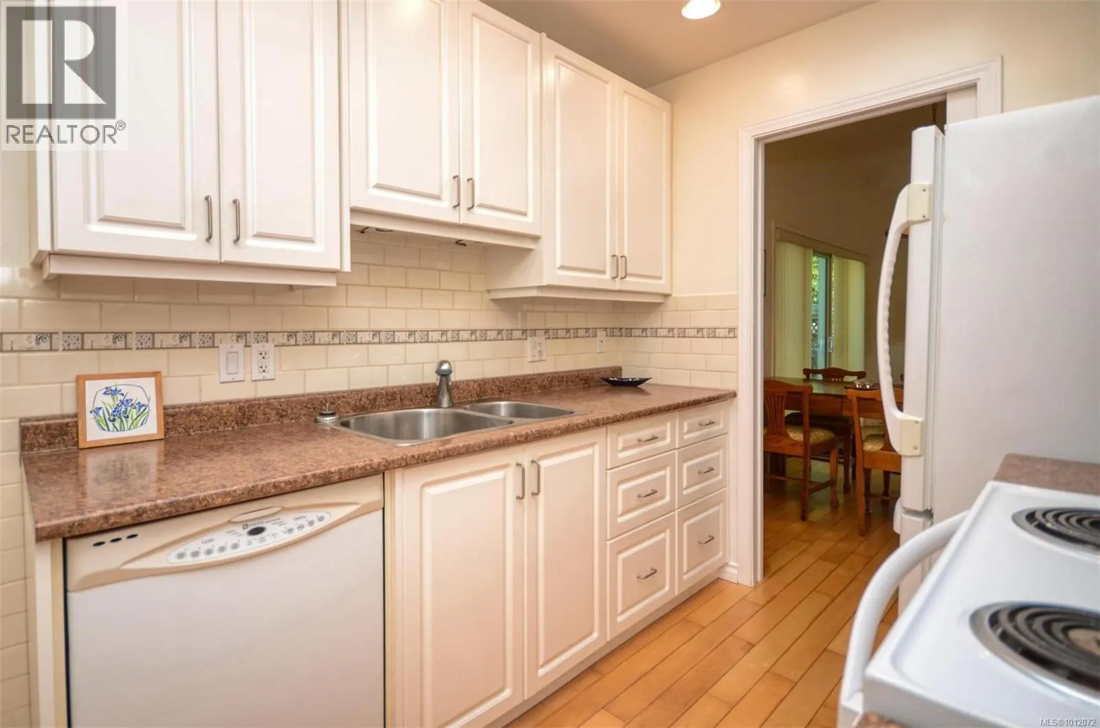 7 5156 Cordova Bay Rd