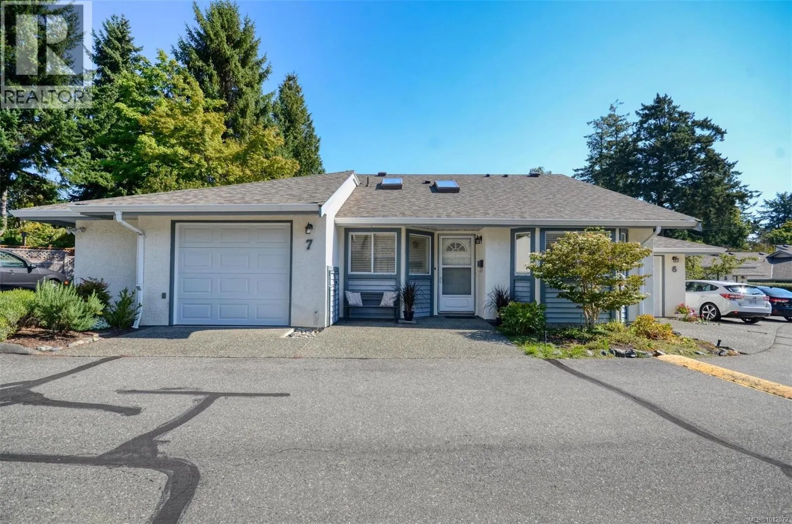 7 5156 Cordova Bay Rd