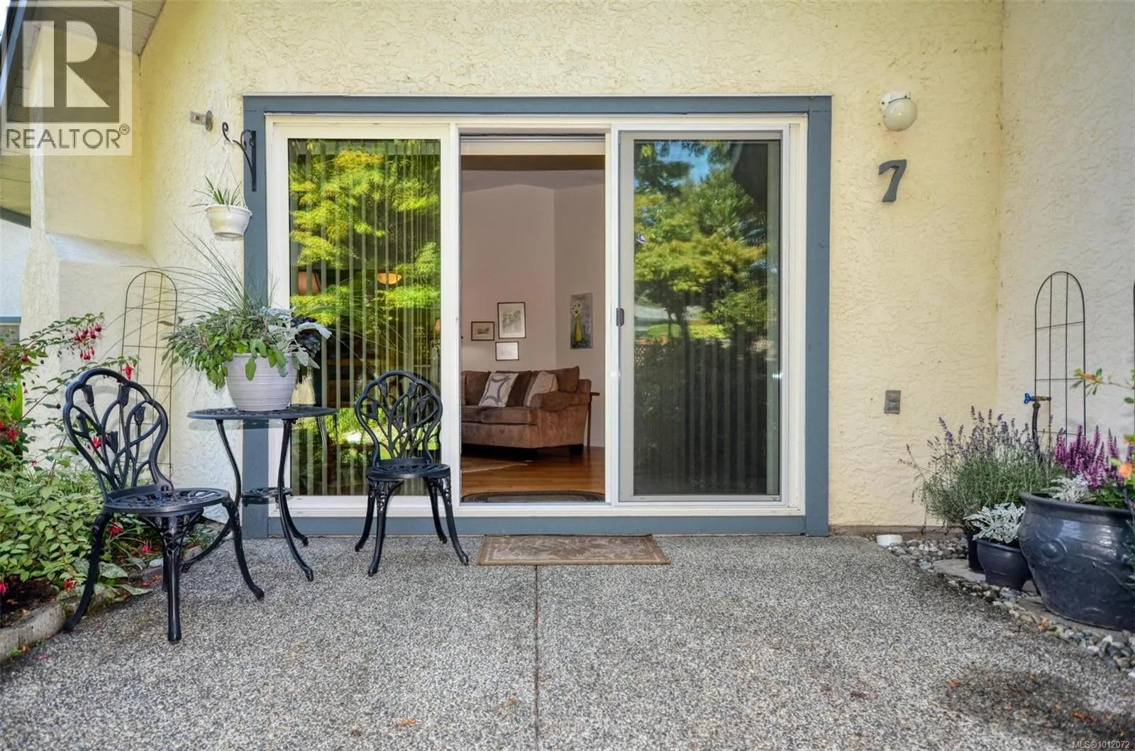7 5156 Cordova Bay Rd