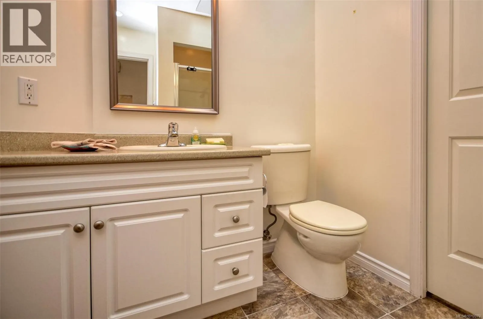 7 5156 Cordova Bay Rd
