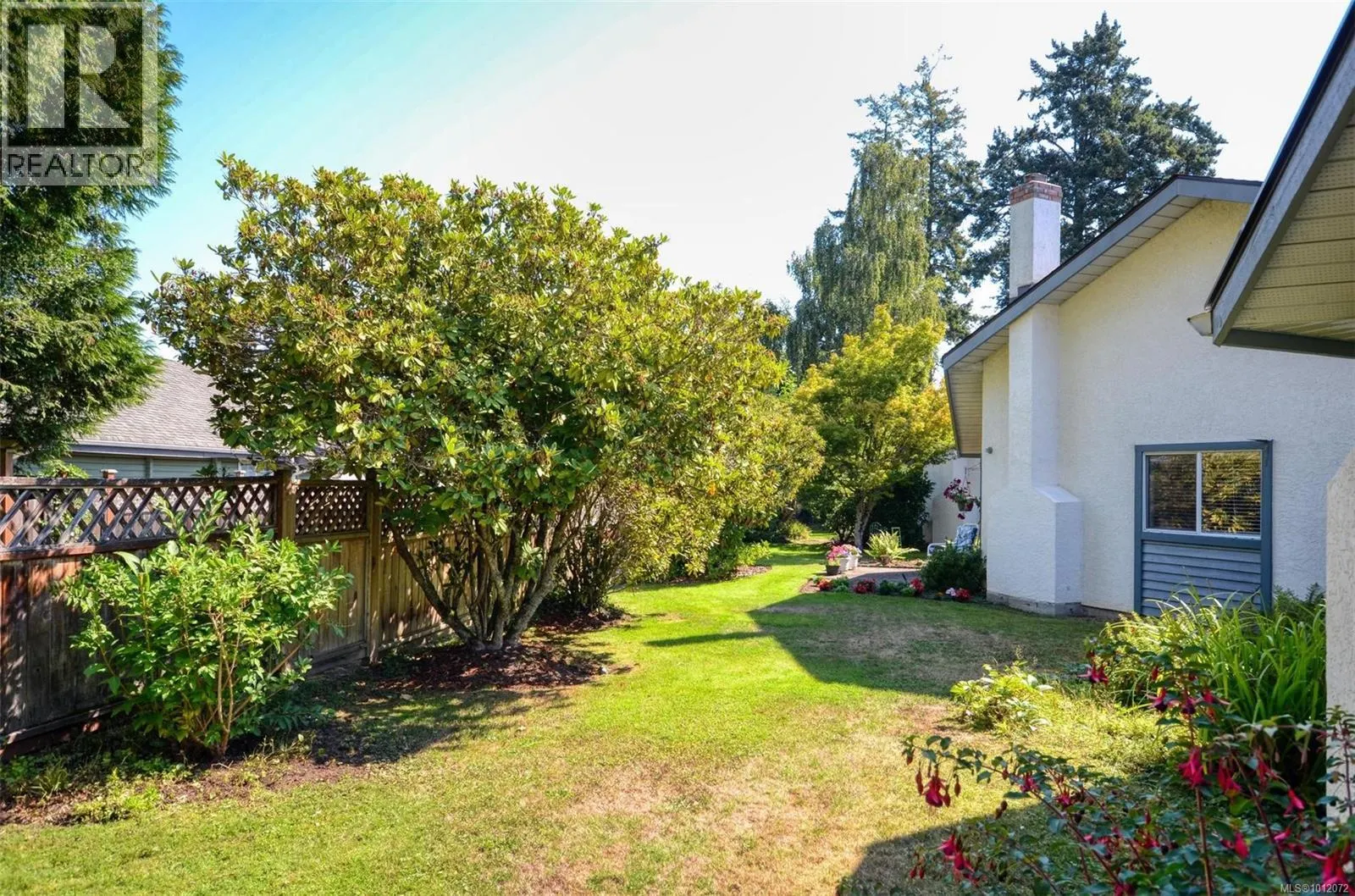 7 5156 Cordova Bay Rd