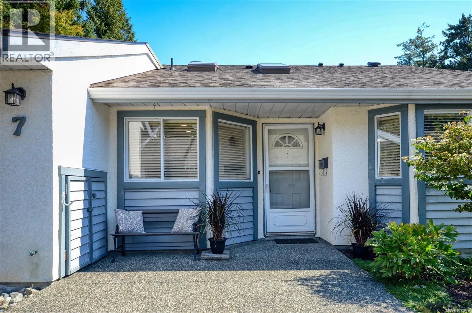 7 5156 Cordova Bay Rd