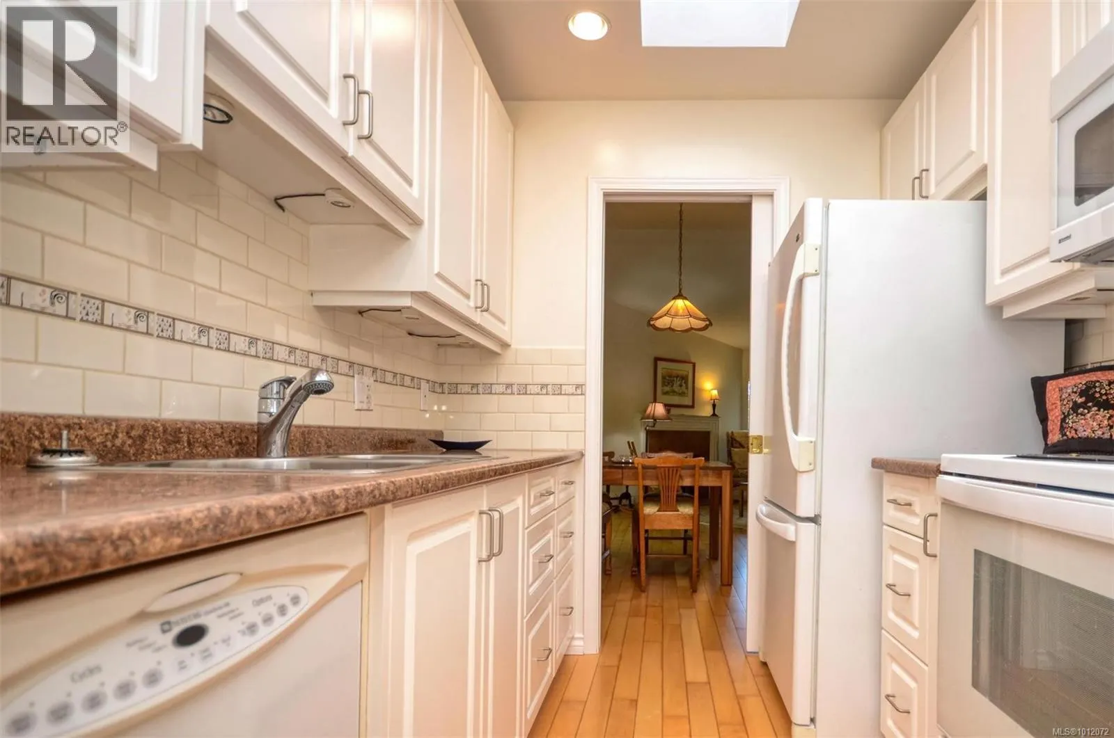 7 5156 Cordova Bay Rd