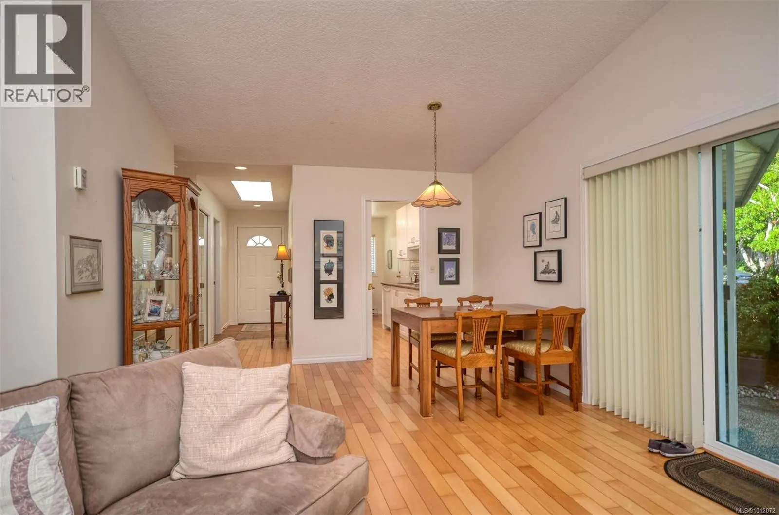 7 5156 Cordova Bay Rd