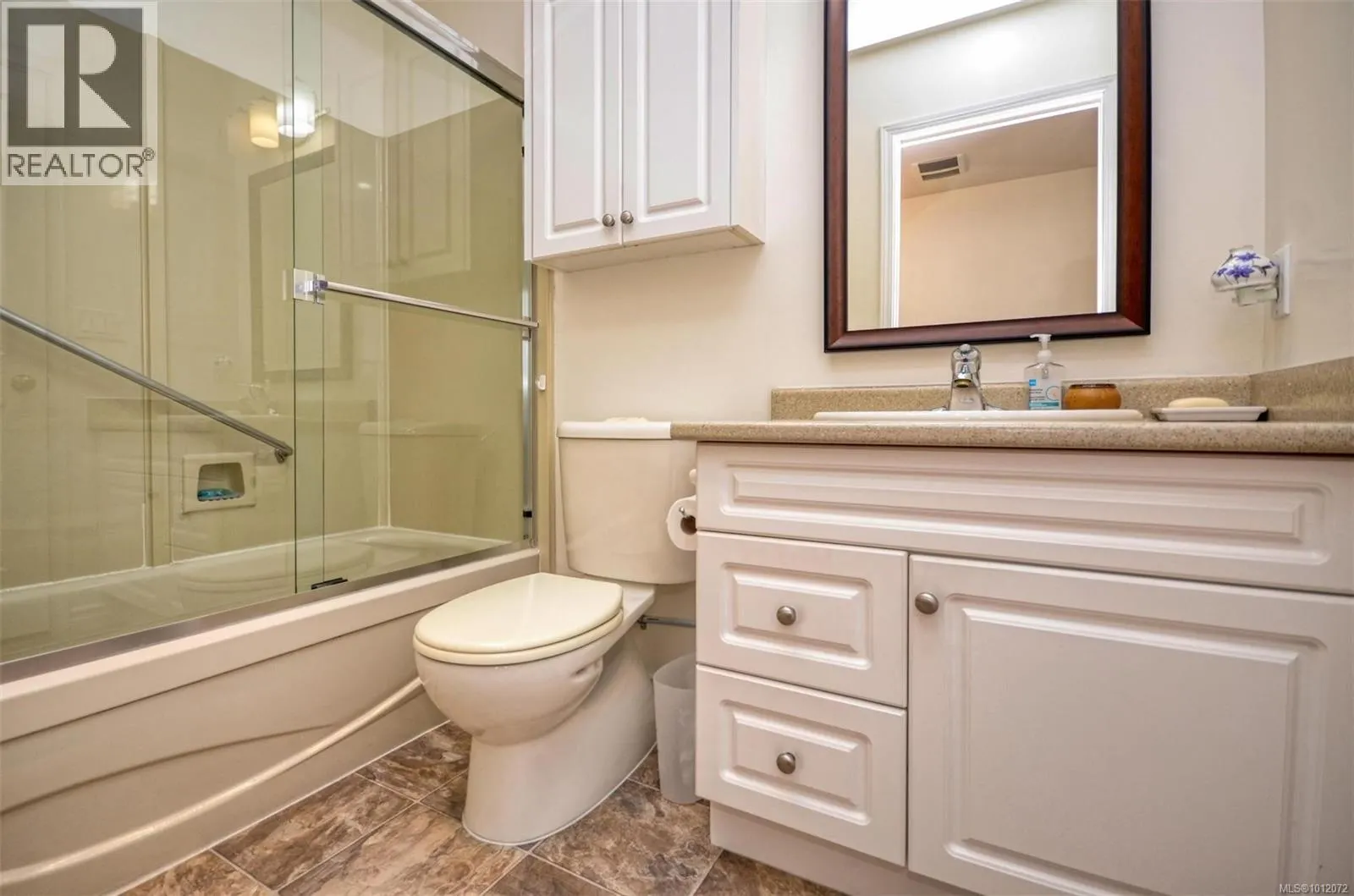 7 5156 Cordova Bay Rd