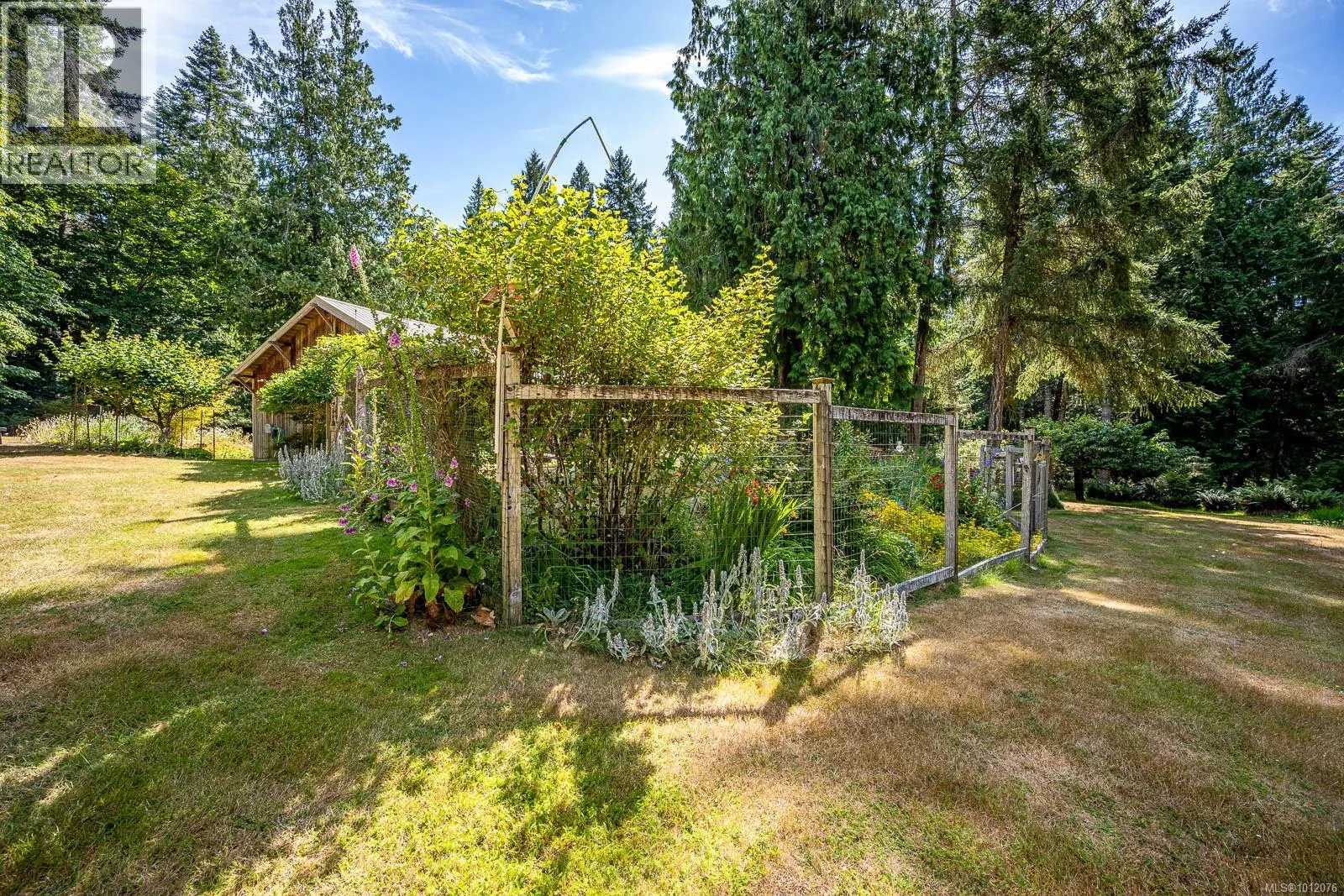 8905 MALLARD Way