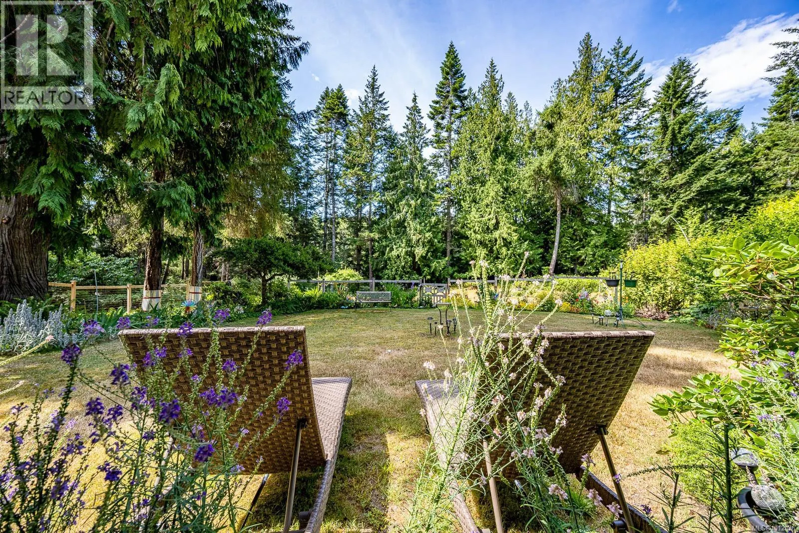8905 MALLARD Way