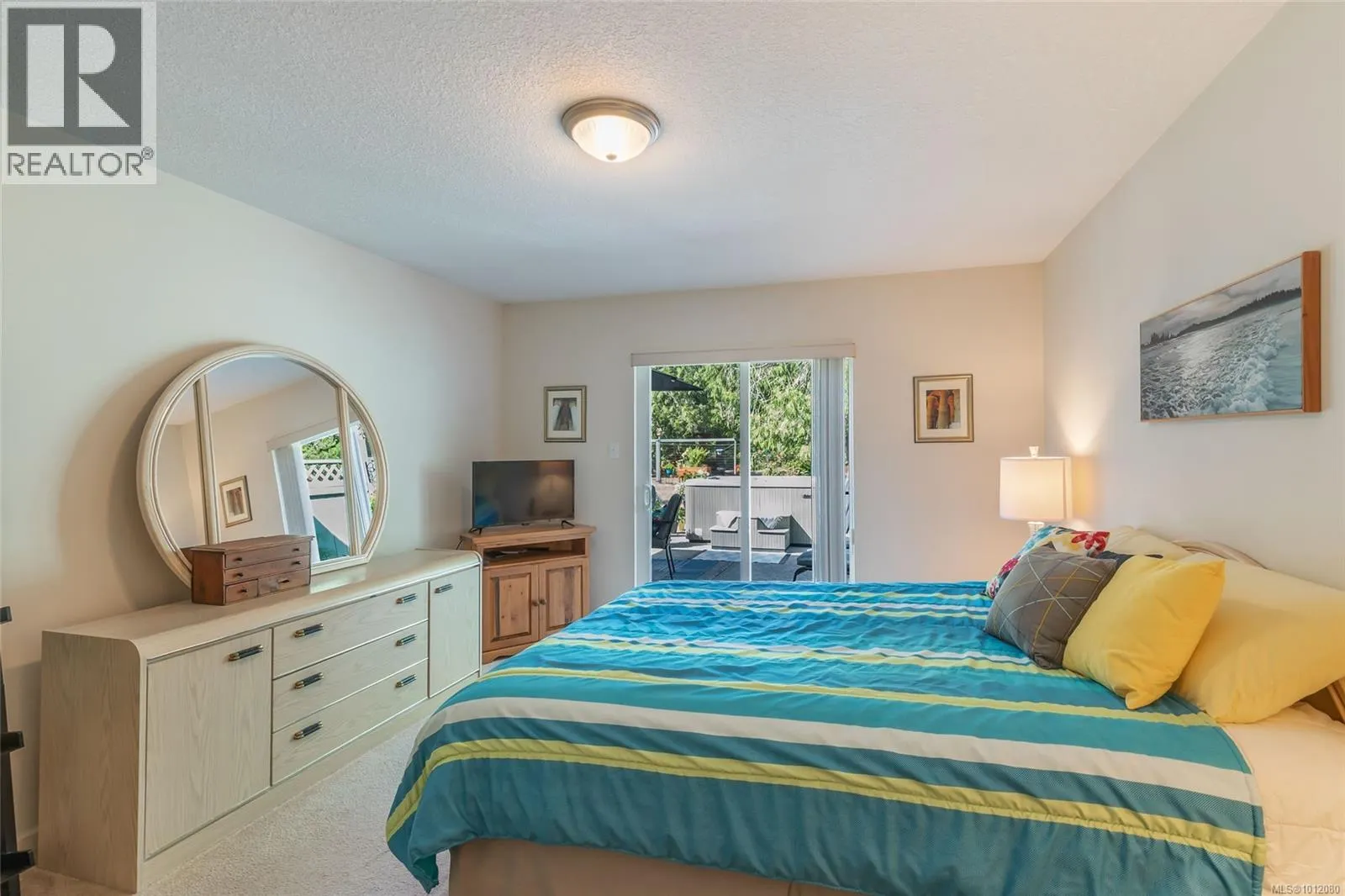 1569 Benzon Cres