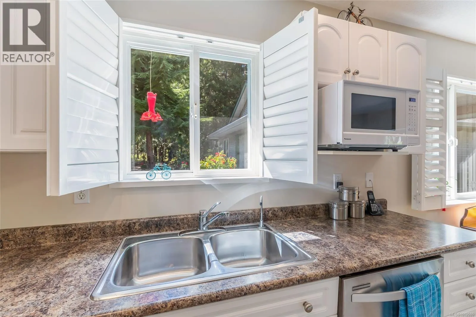 1569 Benzon Cres