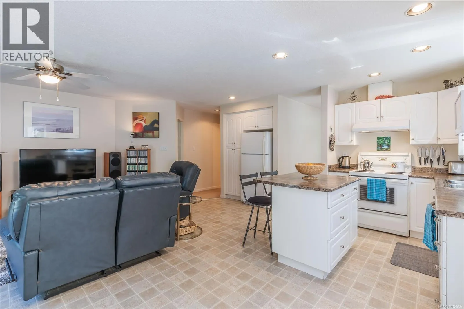 1569 Benzon Cres