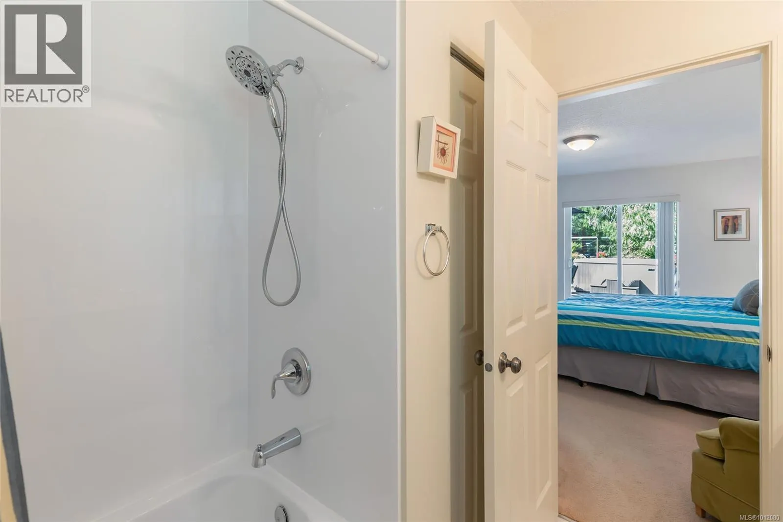 1569 Benzon Cres