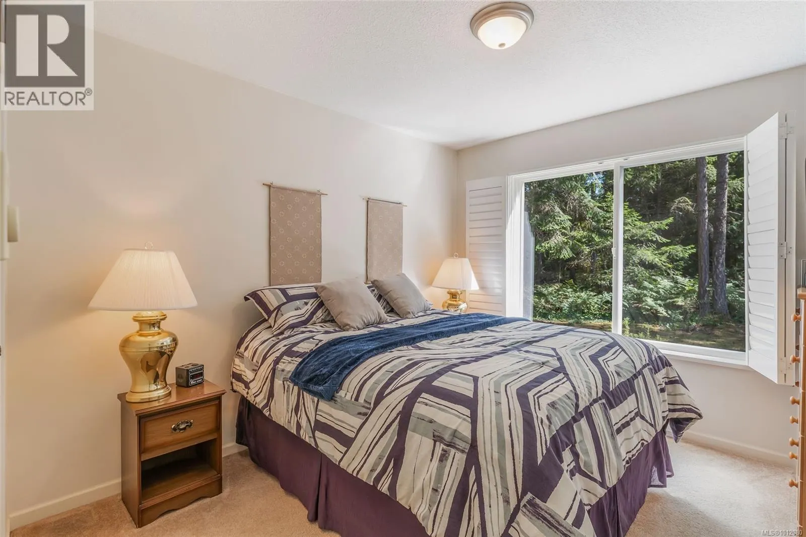 1569 Benzon Cres