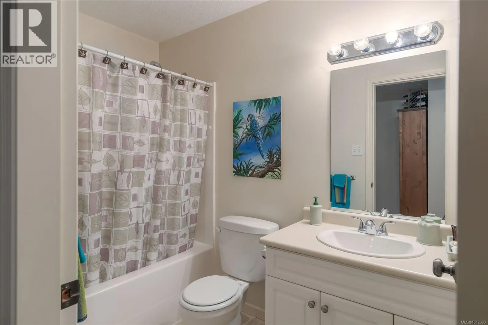 1569 Benzon Cres