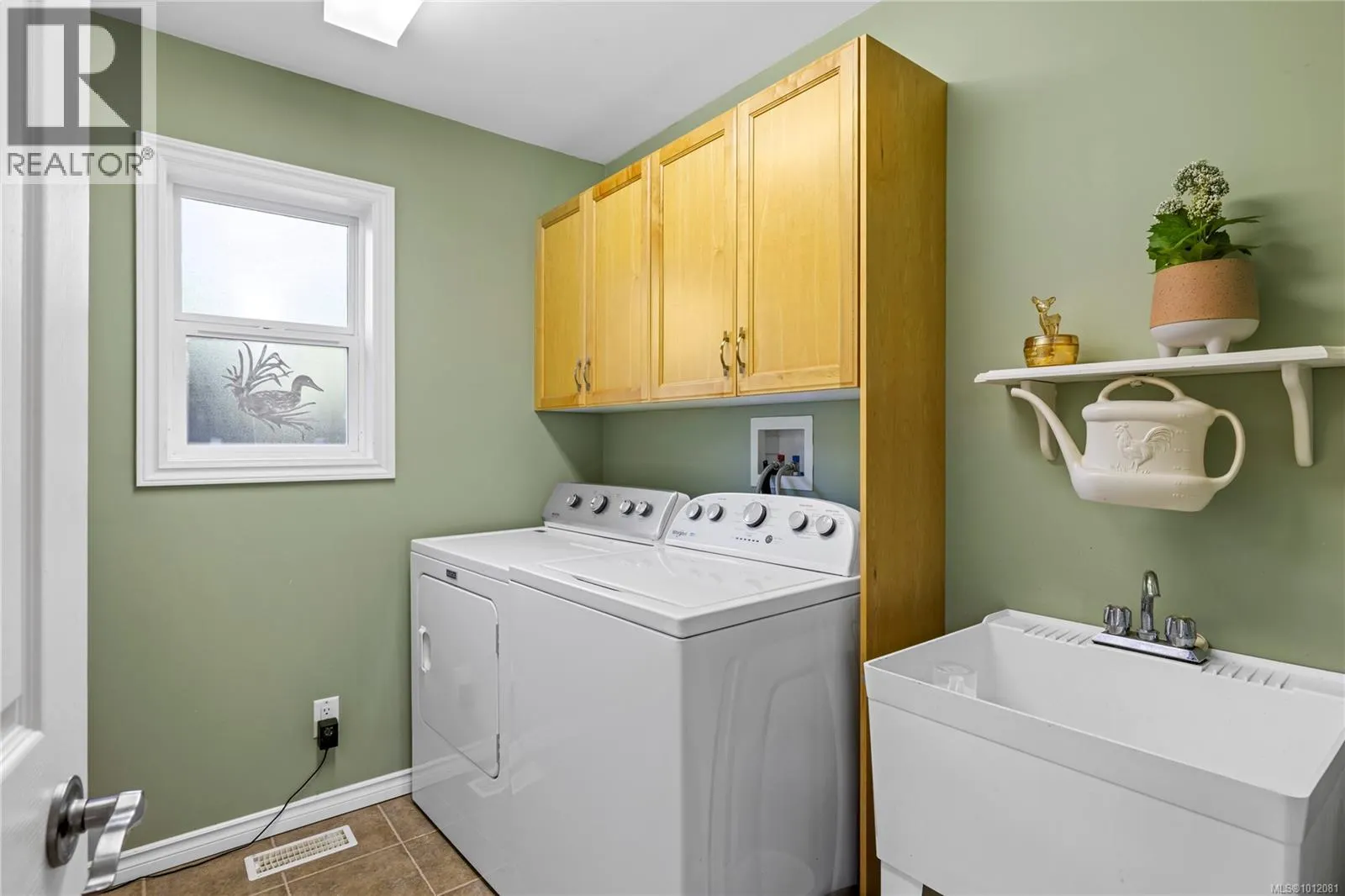 3864 Honey Locust Dr