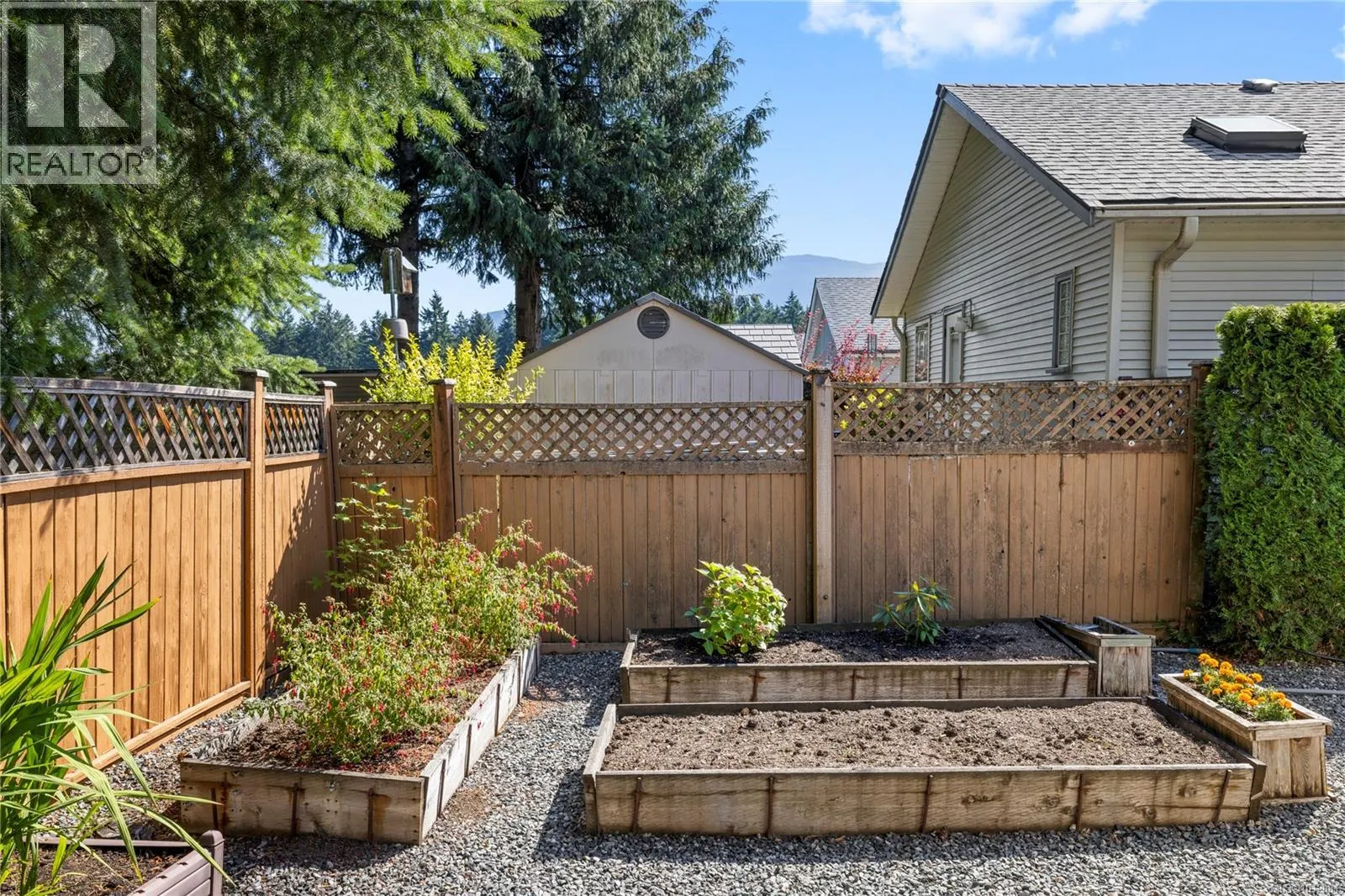 3864 Honey Locust Dr