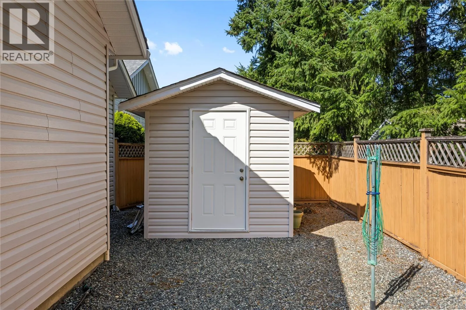 3864 Honey Locust Dr