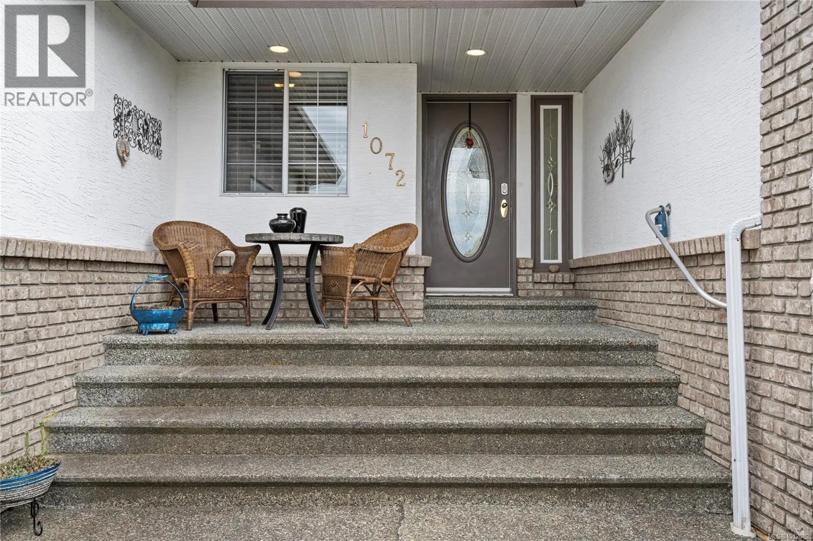 1072 Roberton Blvd