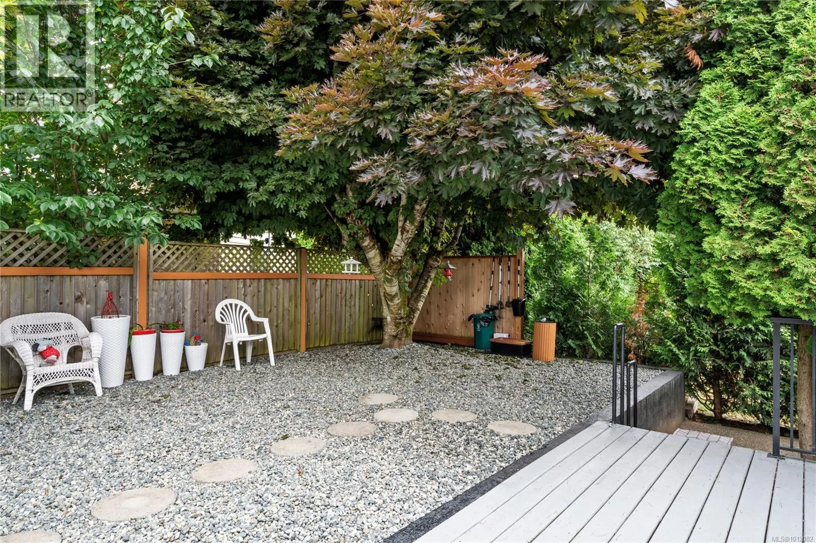 1072 Roberton Blvd