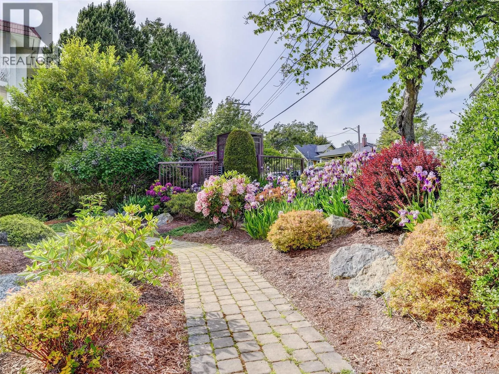 107 1241 Fairfield Rd