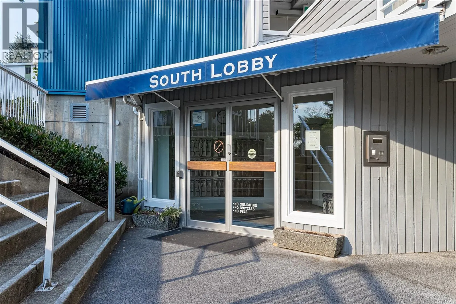 602 2560 Departure Bay Rd
